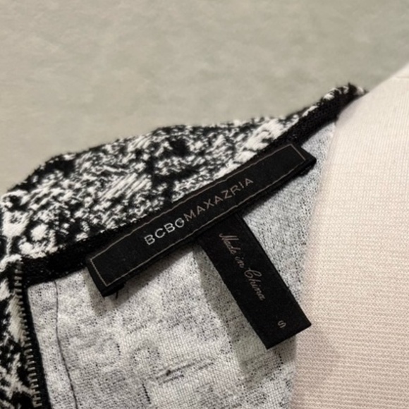 BCBGMAXAZRIA Black and White Peplum Top - Picture 6 of 6